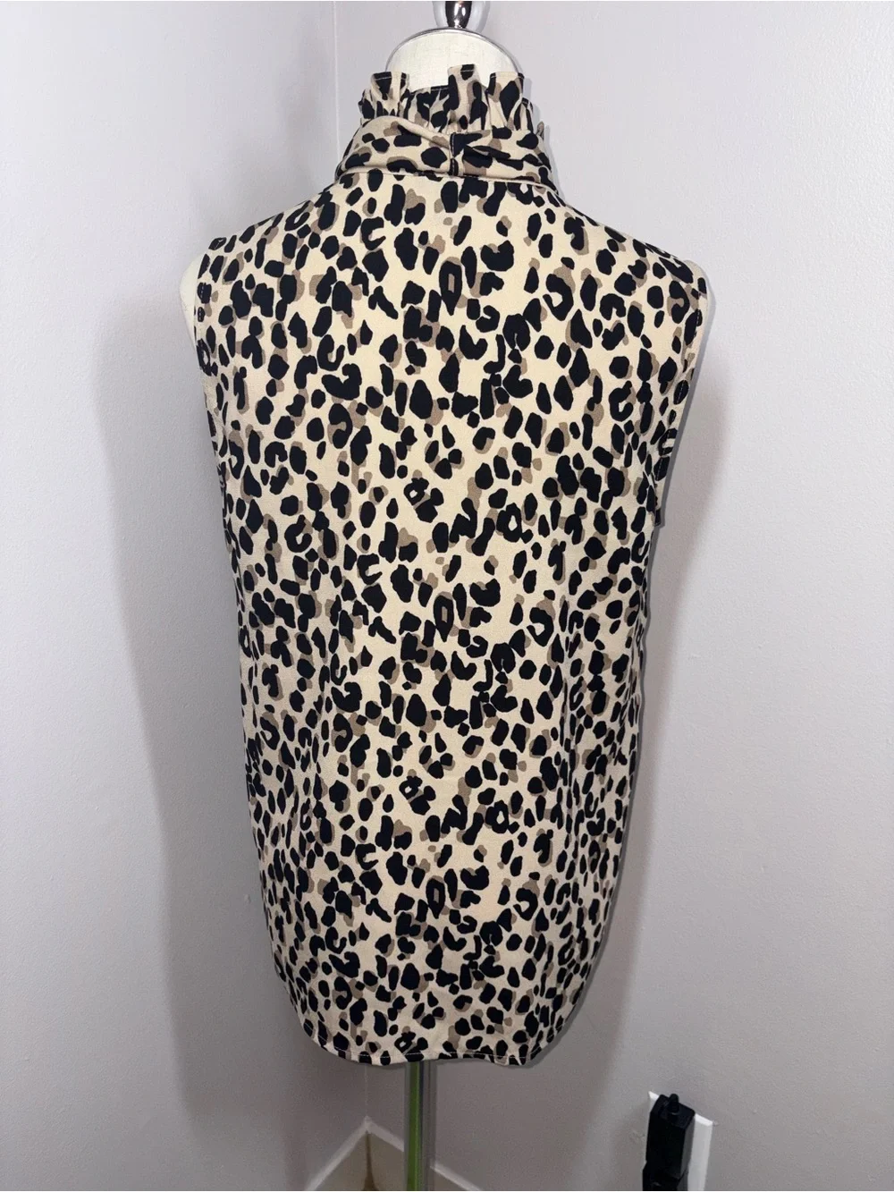 Halogen Sleeveless Tie Neck Leopard Print Blouse Careerwear Formal Size Small - Picture 16 of 16